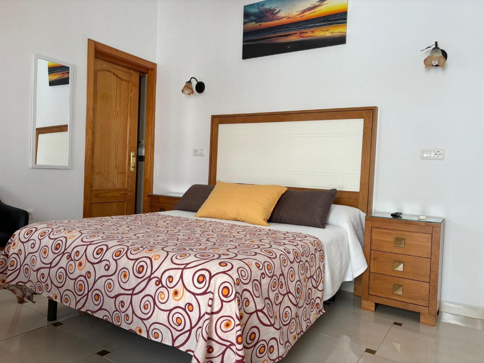 Hostal Los Arcos Hotel Chipiona Exterior photo